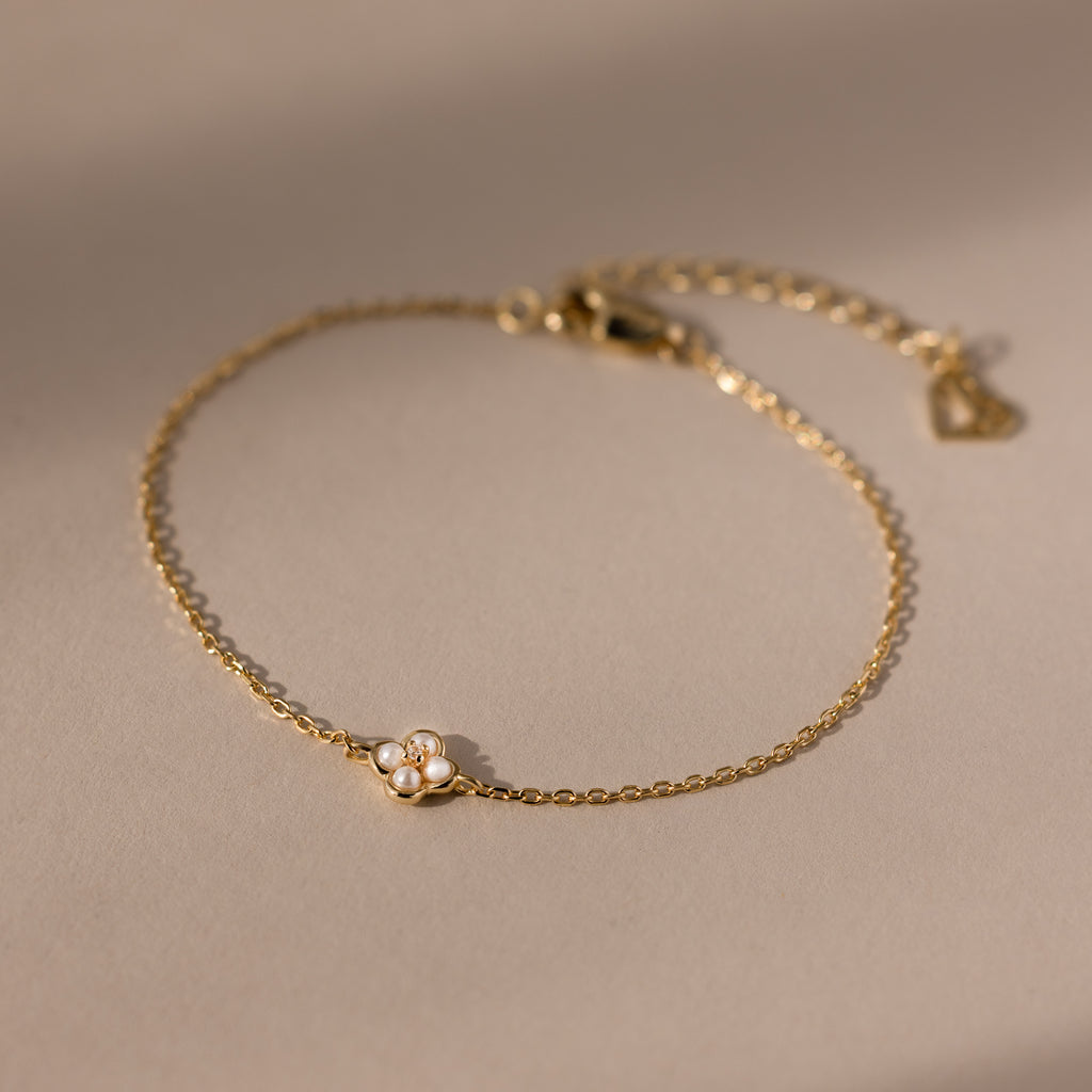 Rounded Flower Jewelry Set in 18K Gold