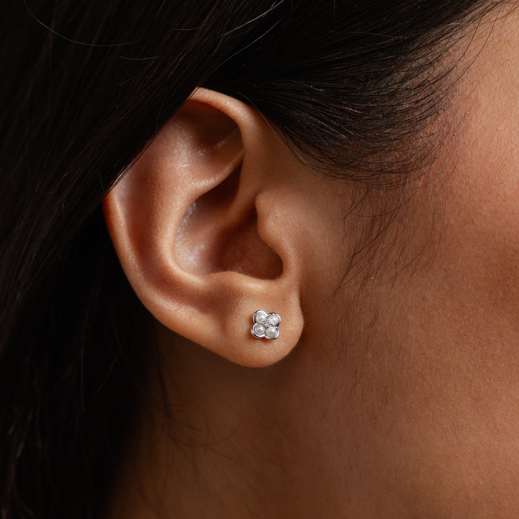 Rounded Flower Jewelry Set in Silver