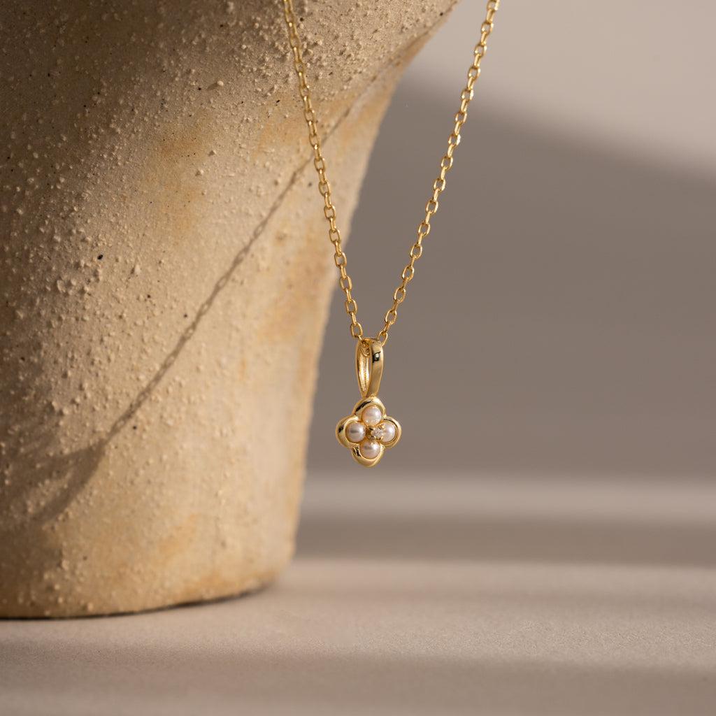 Rounded Flower Jewelry Set in 18K Gold