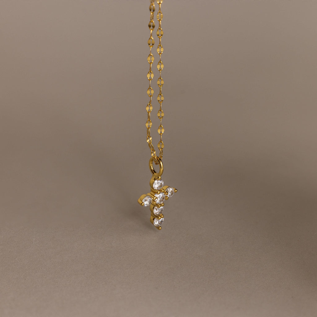 Diamond Cross Necklace in 18K Gold