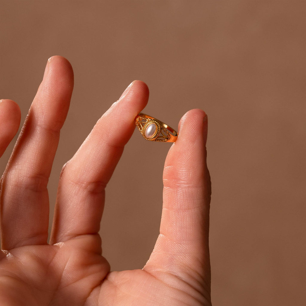 Vintage Oval Pearl Signet Ring