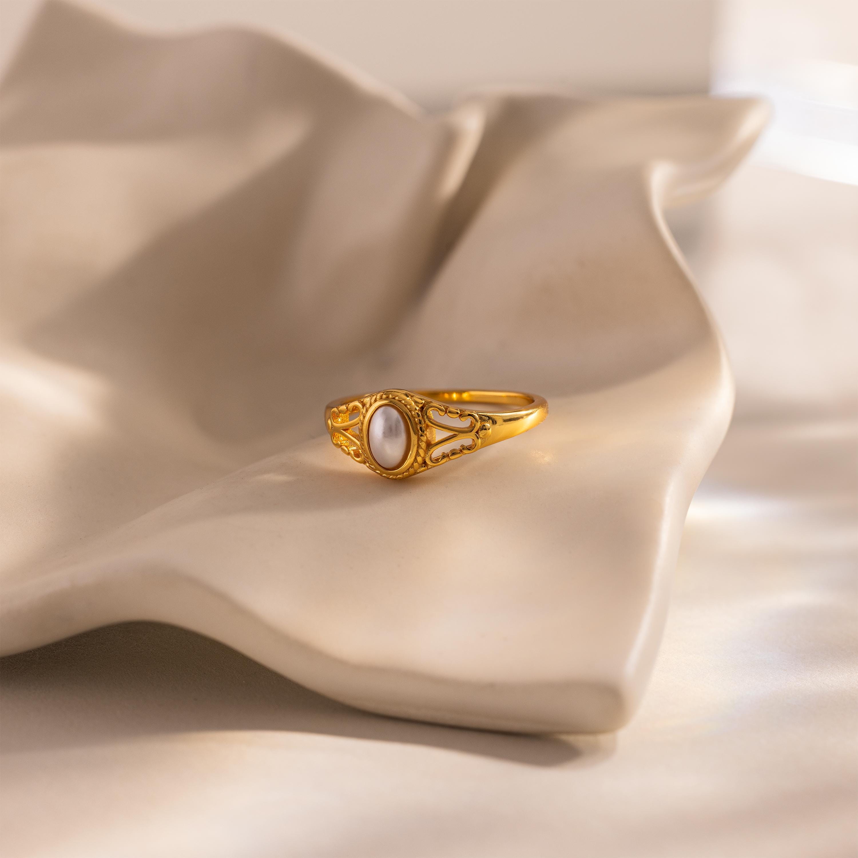 Vintage Oval Pearl Signet Ring