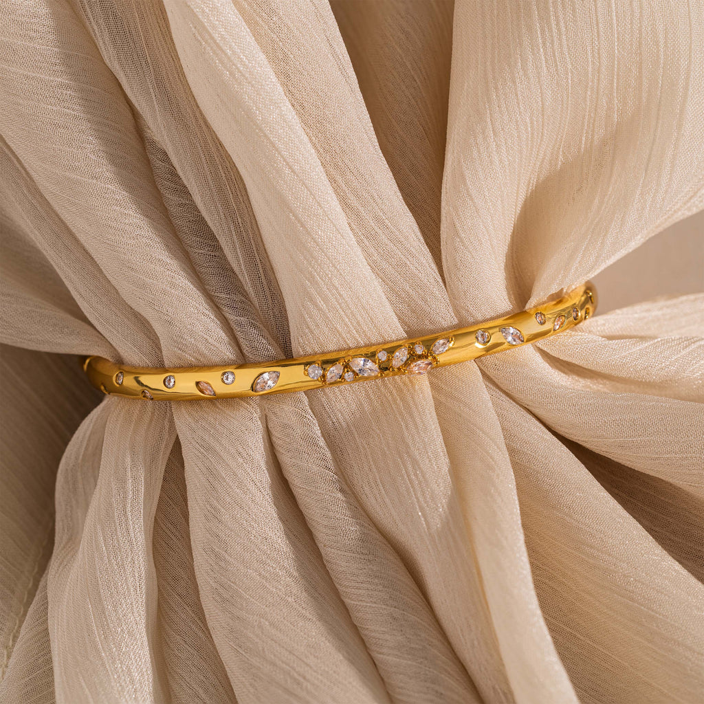 Mixed Diamond Sprinkle Bangle in 18K Gold