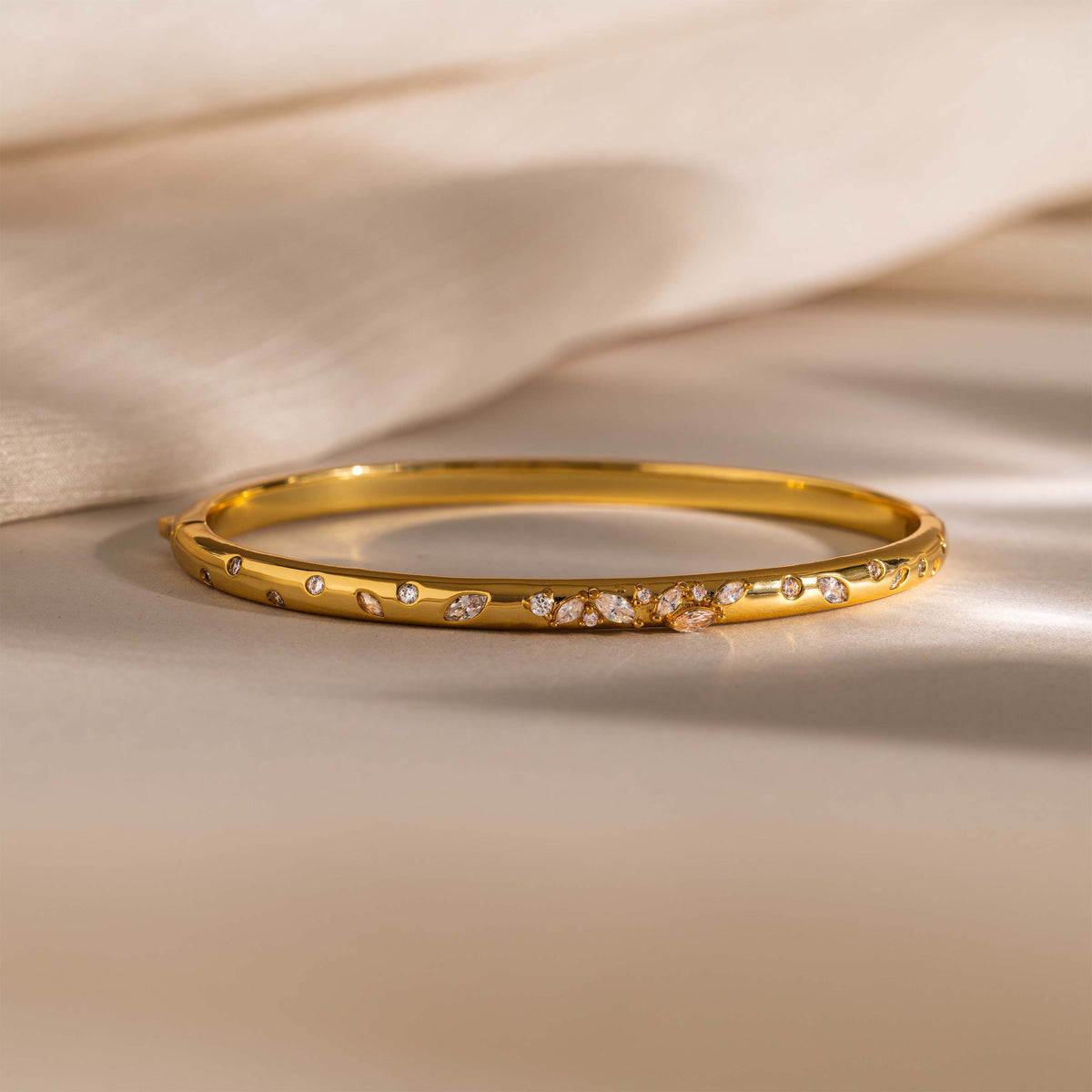 Mixed Diamond Sprinkle Bangle in 18K Gold