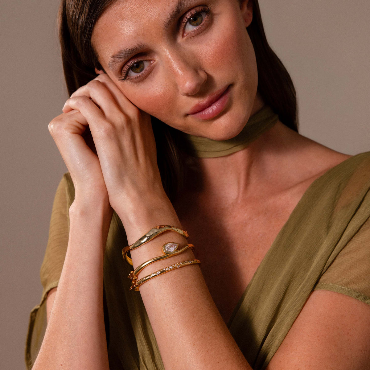 Mixed Diamond Sprinkle Bangle in 18K Gold