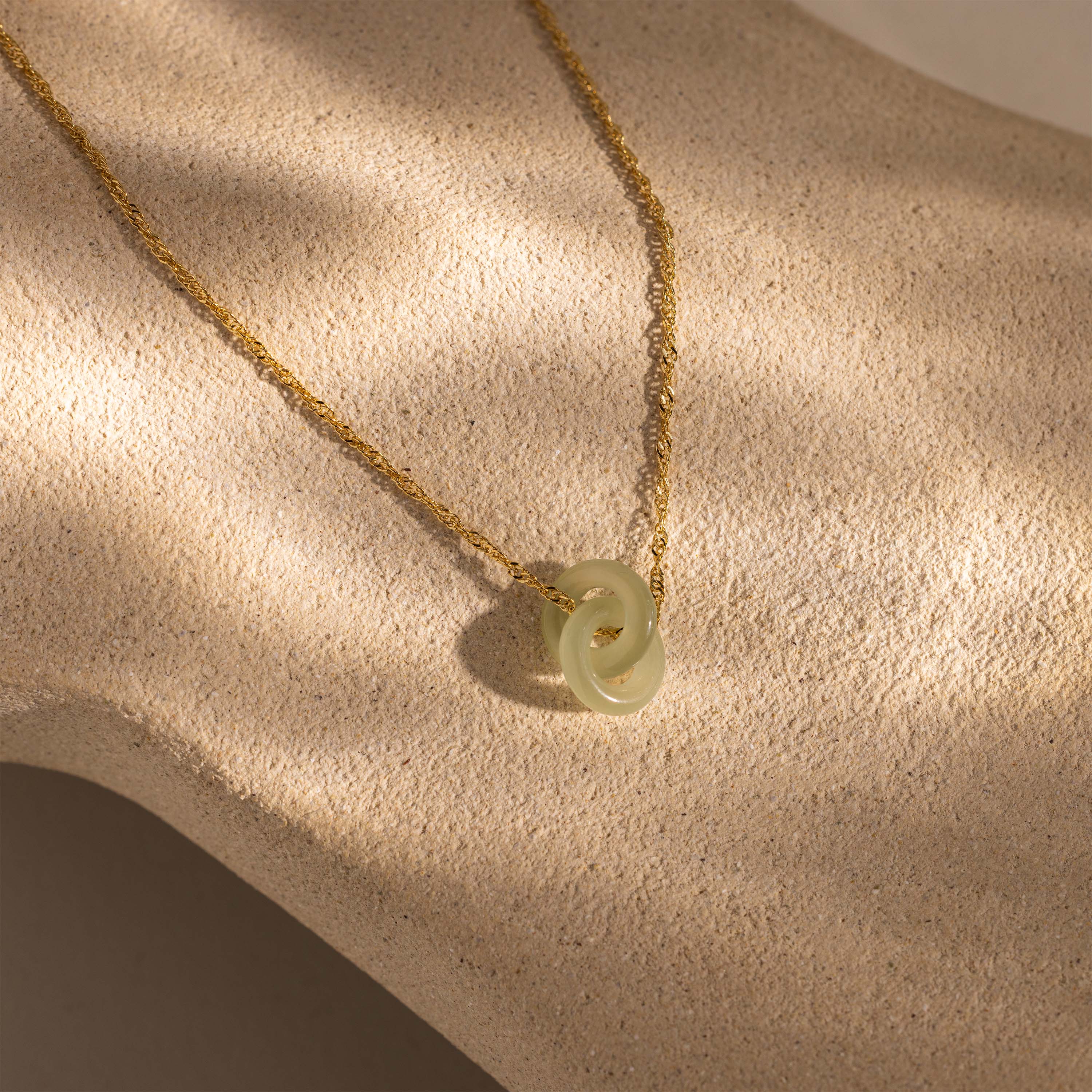 Interlocking Jade Circle Necklace in 18K Gold