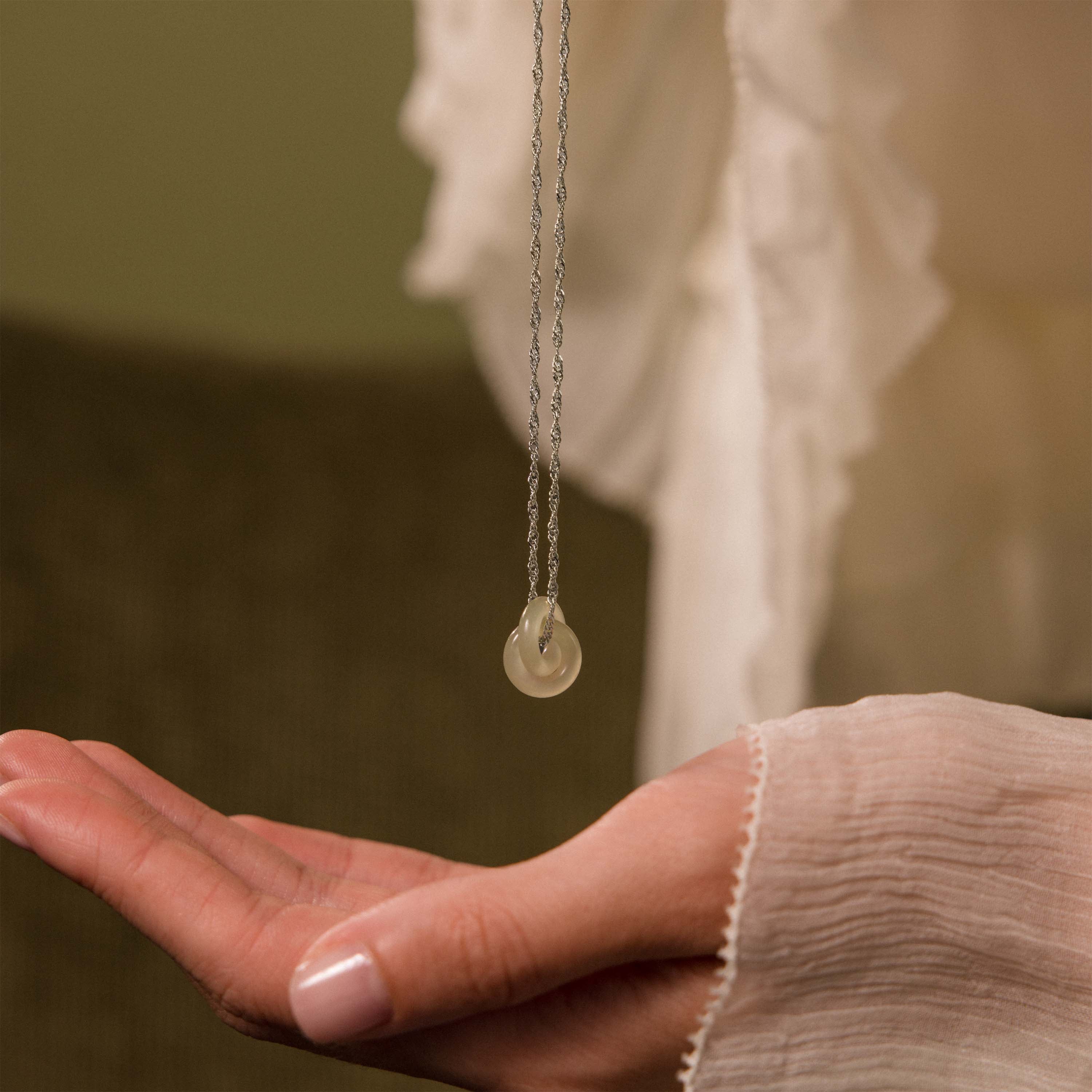 Interlocking Jade Circle Necklace in Silver