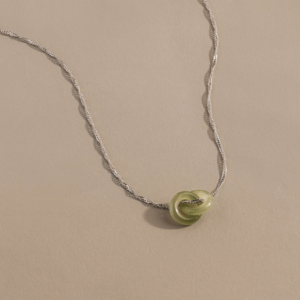 Interlocking Jade Circle Necklace in Silver