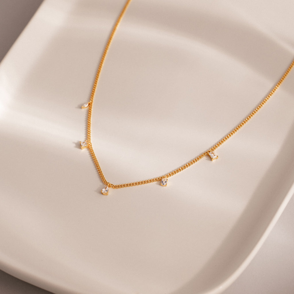 Diamond Station Curb Necklace in 18K Gold