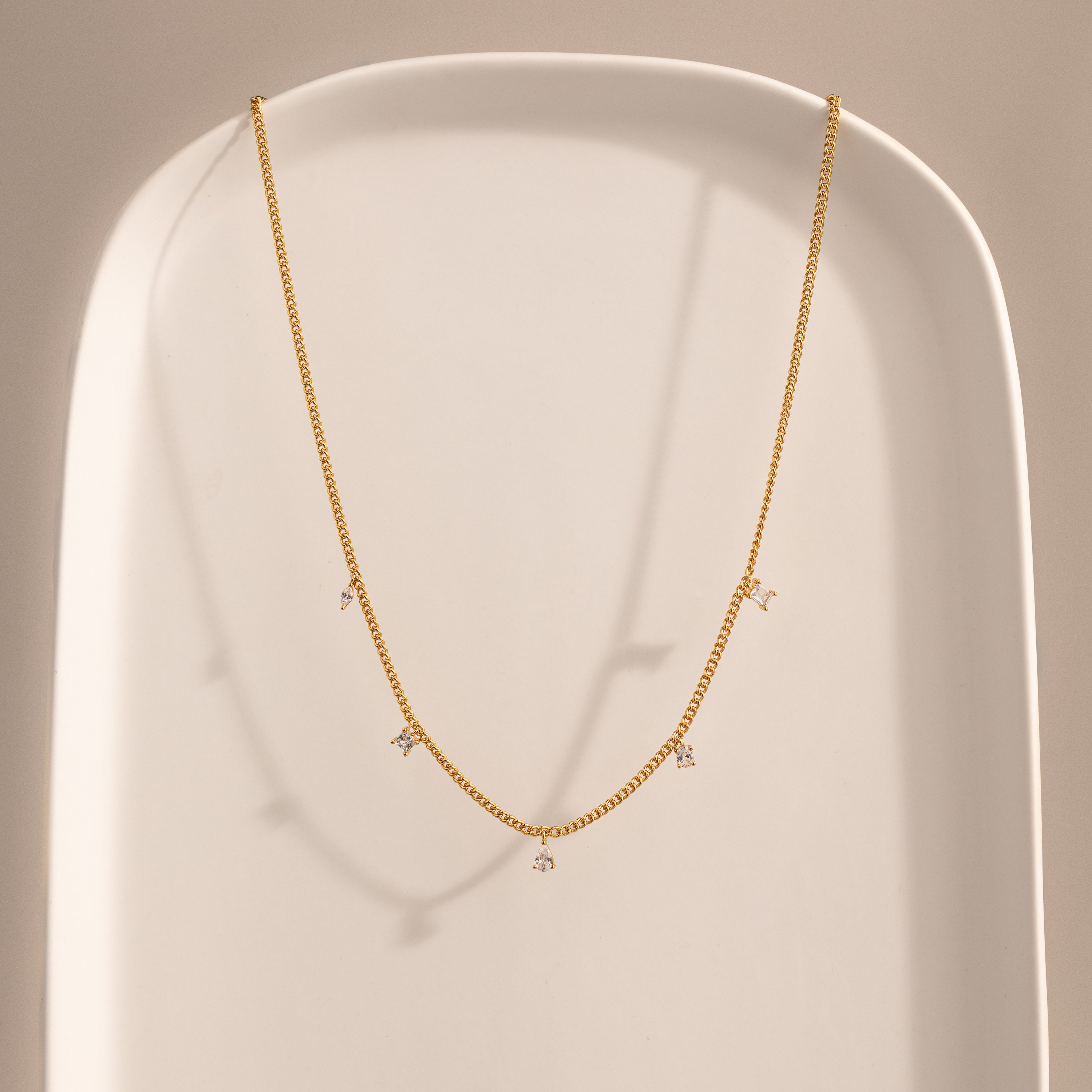 Diamond Station Curb Necklace in 18K Gold
