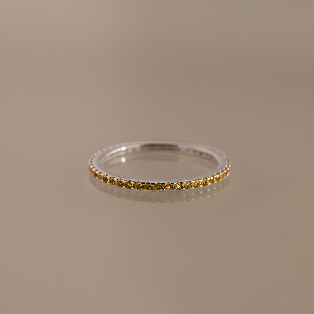 Anillo de eternidad con piedra natal 