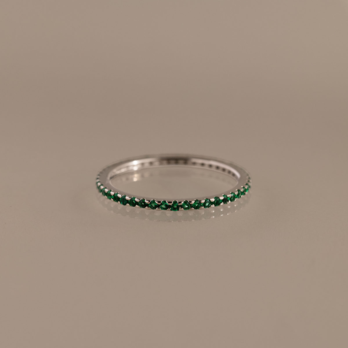 Anillo de eternidad con piedra natal 