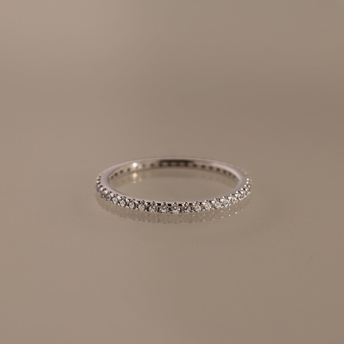 Bague avec pierre de naissance éternité 