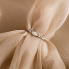 Anillo de diamantes con ópalo marquesa