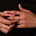 Anillo de diamantes con ópalo marquesa
