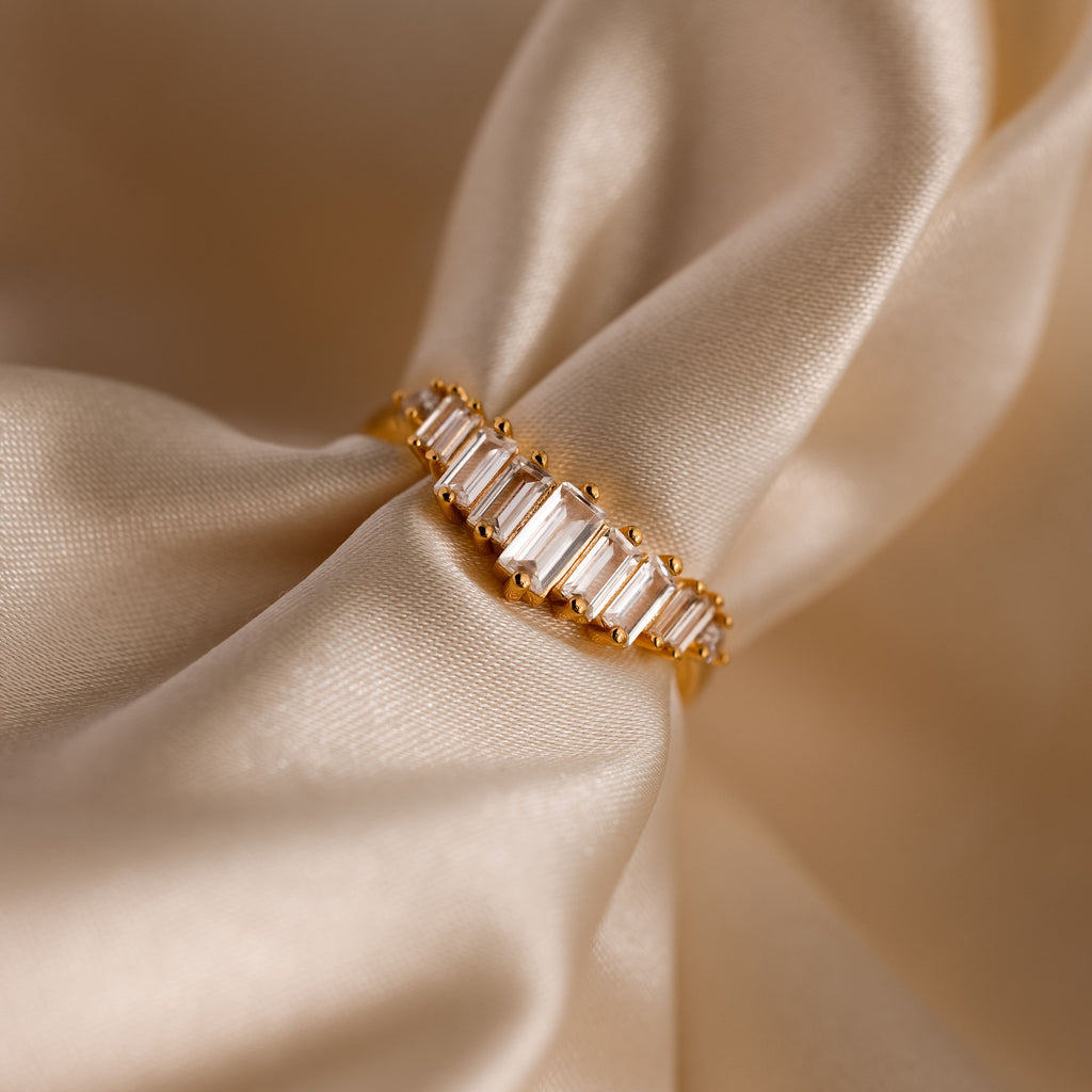 Baguette Crest Diamond Ring