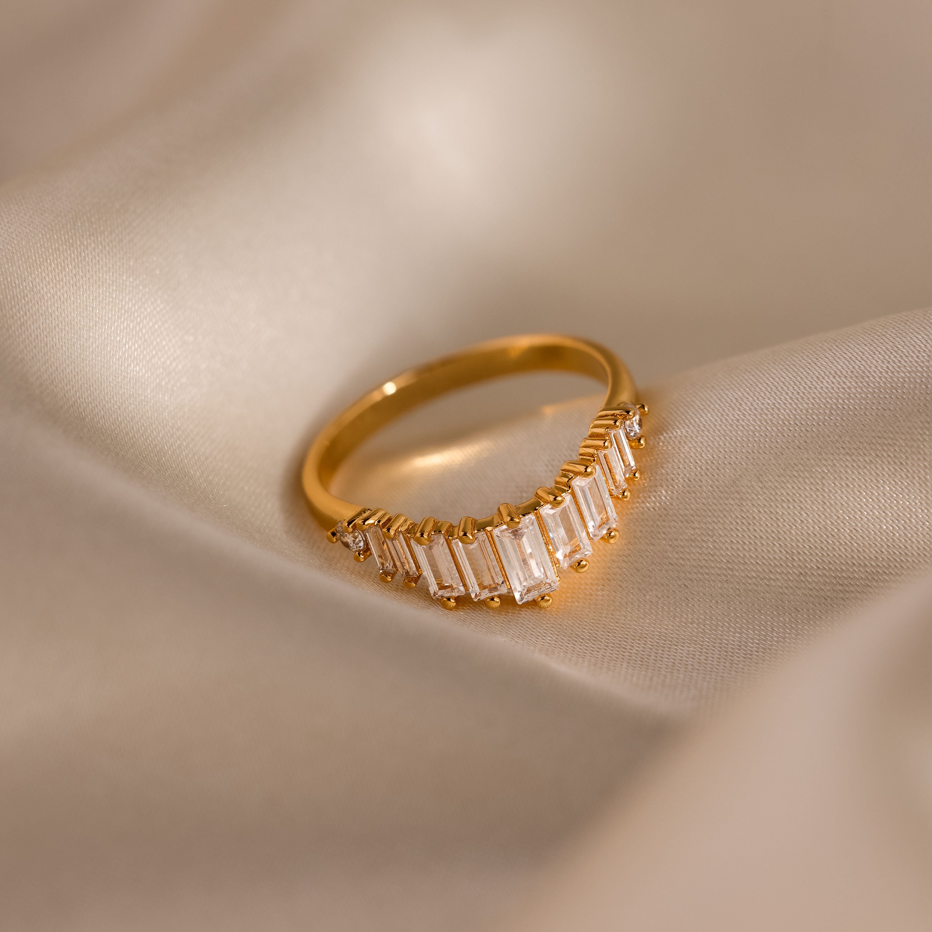Baguette Crest Diamond Ring