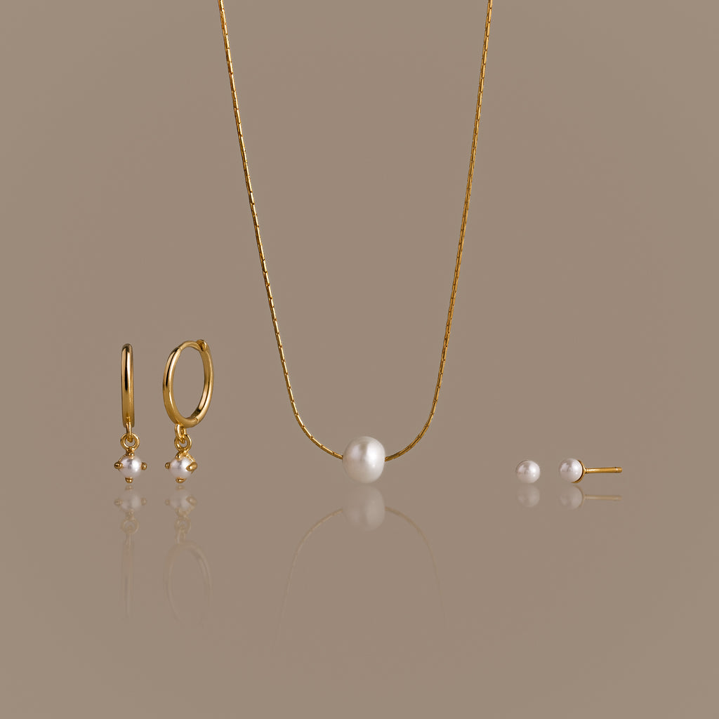 Dainty Pearl Jewelry Set in 18K Gold