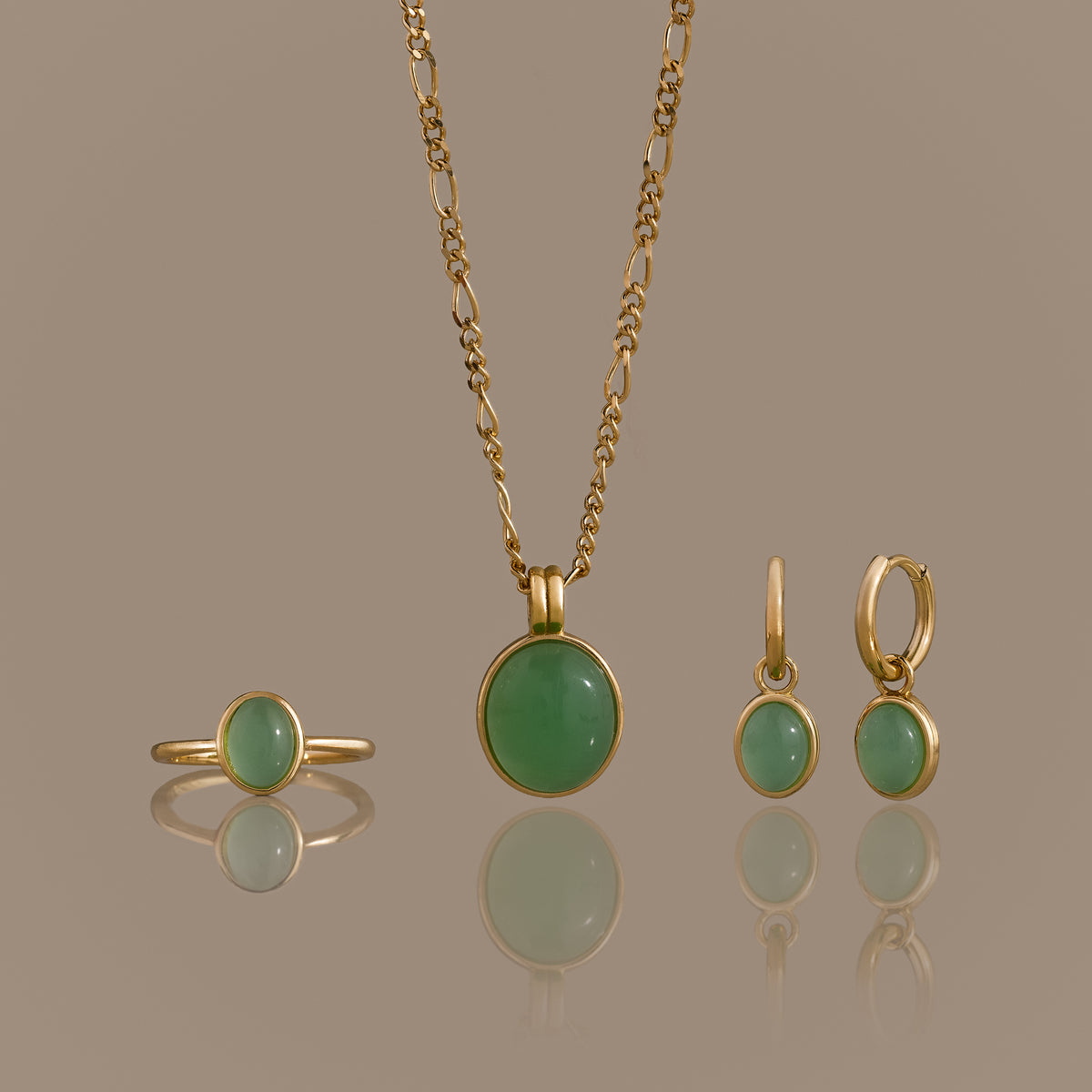 Jade Oval Jewelry Set in 18K Gold