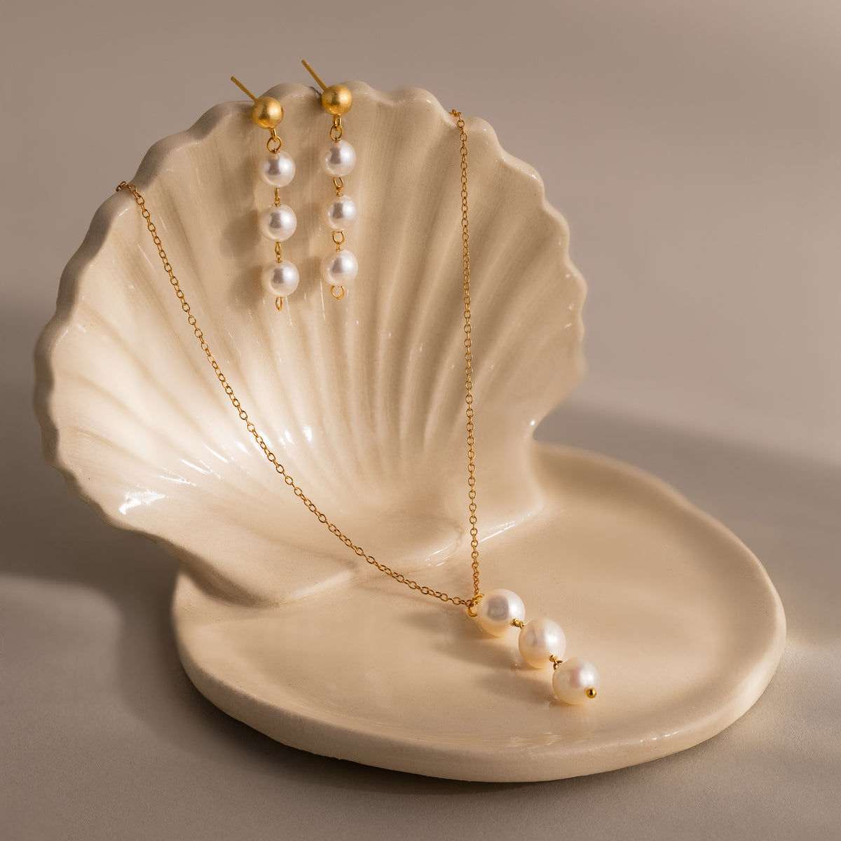 Pearl Cascade Jewelry Set in 18K Gold