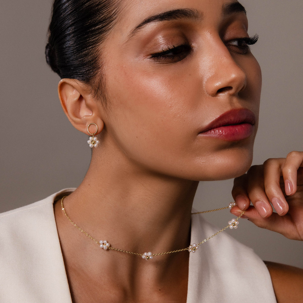 Flower Pearl Jewelry Set in 18K Gold
