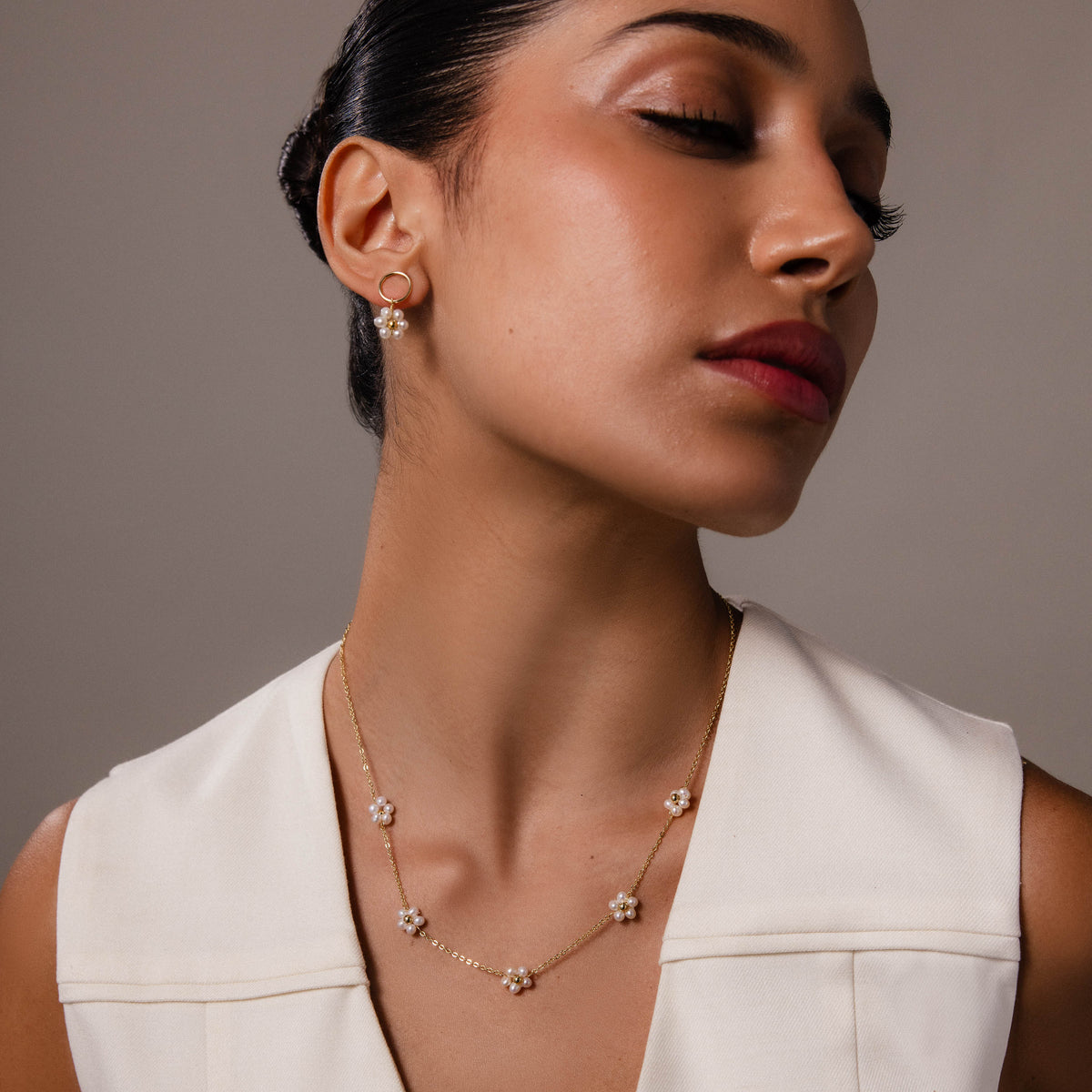 Flower Pearl Jewelry Set in 18K Gold