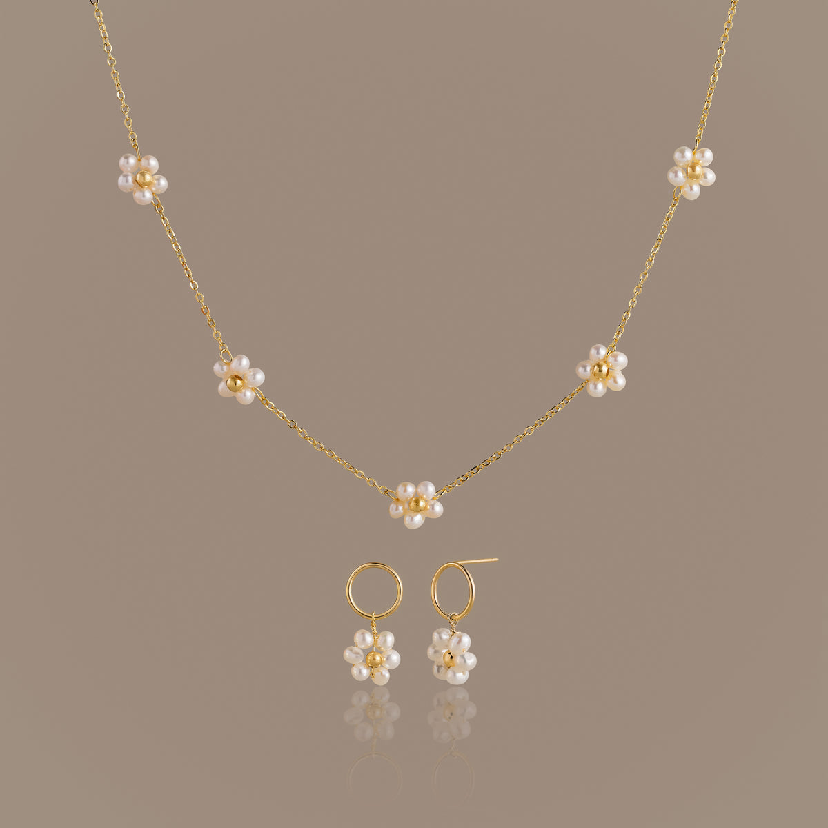 Flower Pearl Jewelry Set in 18K Gold