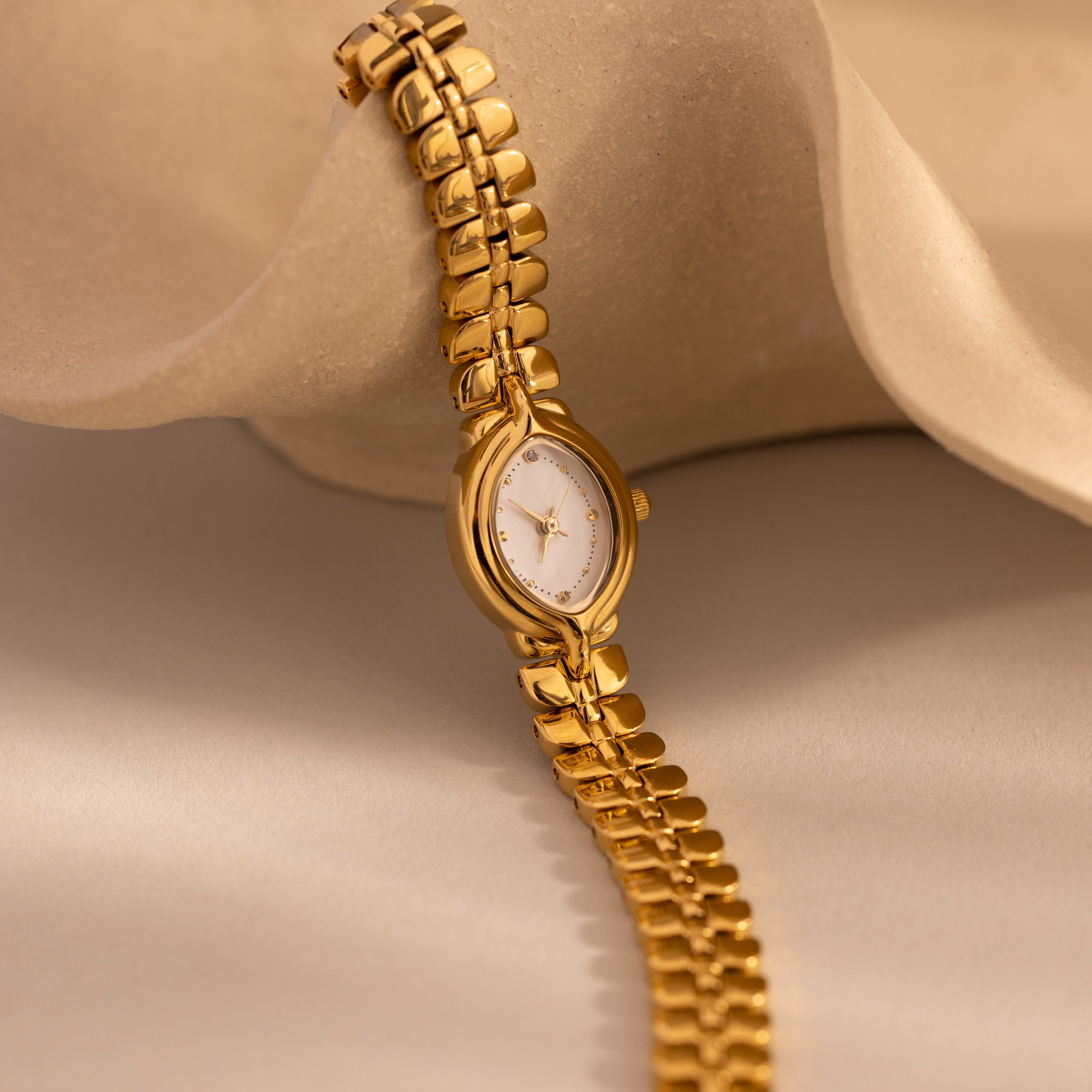 Flow Oval Link Timepiece
