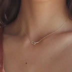 Collier à pendentif lié pavé