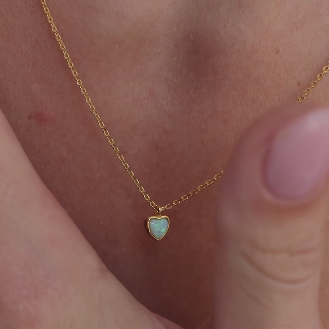 Collar de corazón de ópalo pequeño