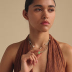 Collar con colgante ovalado de jade