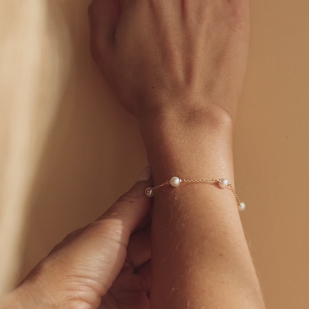 Pearl Station Bracelet in Silver