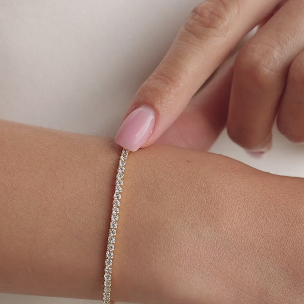 Classic Diamond Tennis Bracelet in 18K Gold