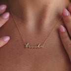 Collar con nombre de burbuja delicada