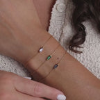Bracelet délicat avec pierre de naissance baguette