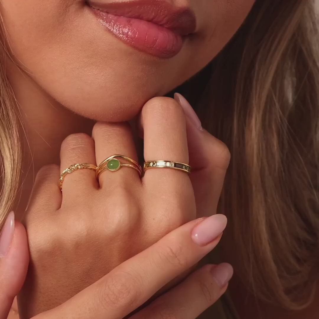 Round Jade Ring in 18K Gold