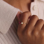 Anillo de perlas y piedra natal de marquesa
