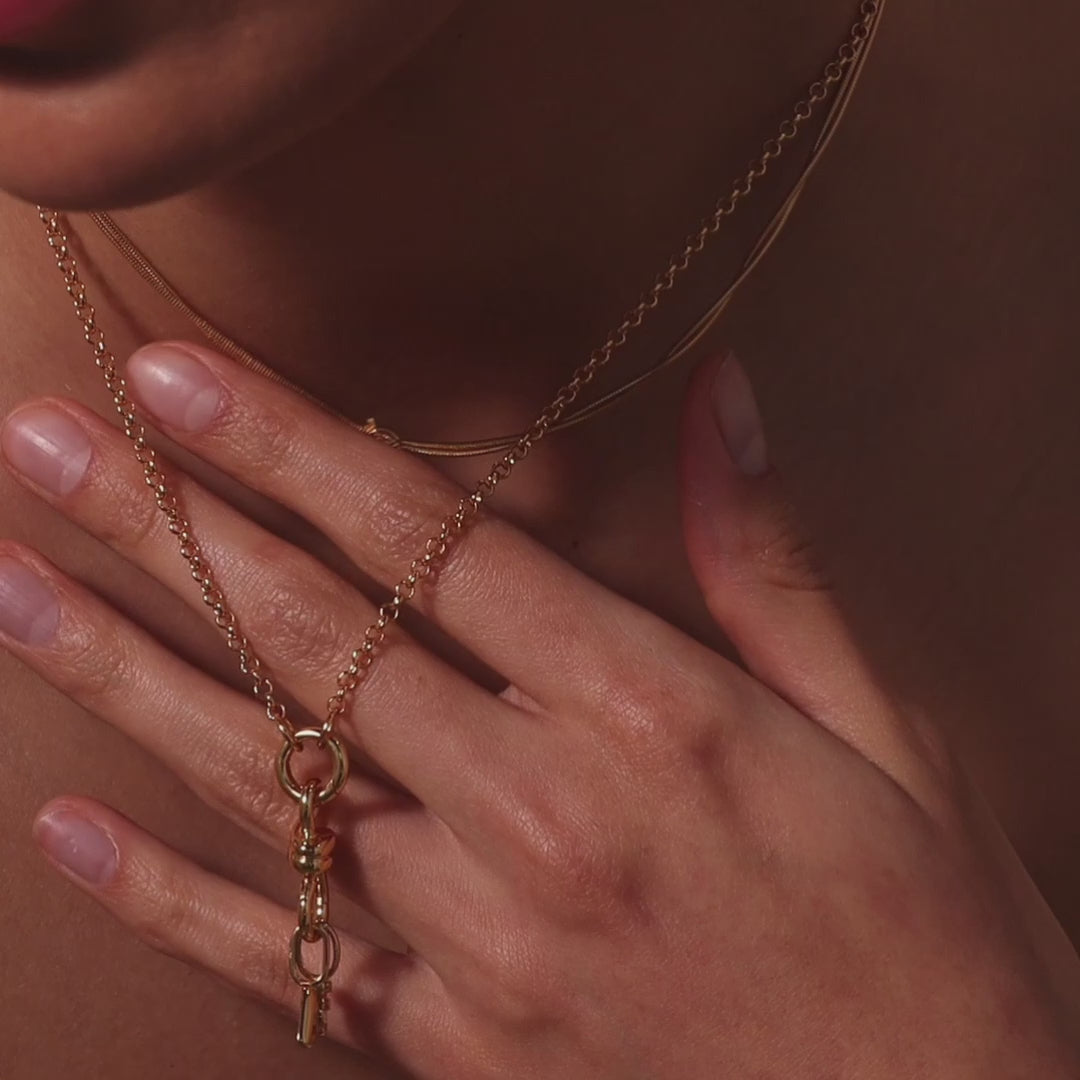 Knot Charm Clasp in 18K Gold