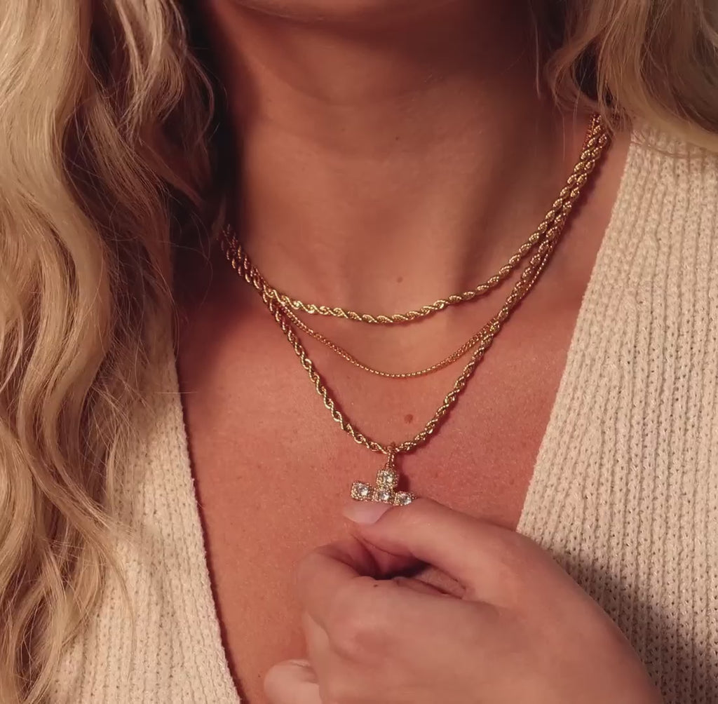 Majesty Cross Necklace in 18K Gold