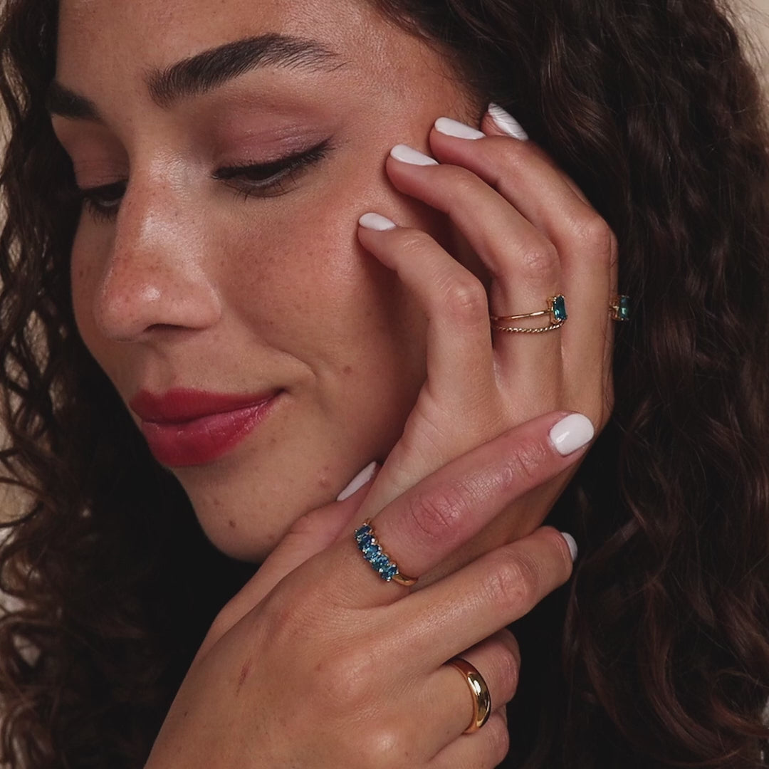 Bague ovale avec pierre de naissance