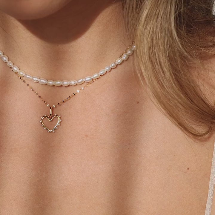 Classic Pearl Heart Charm in 18K Gold