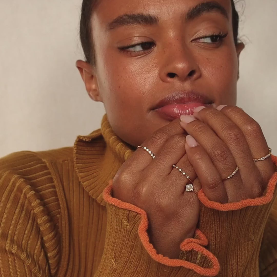 Anillos apilables de diamantes y perlas