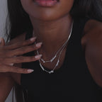 Collier avec plusieurs prénoms Carrie dans une chaîne en forme de boîte
