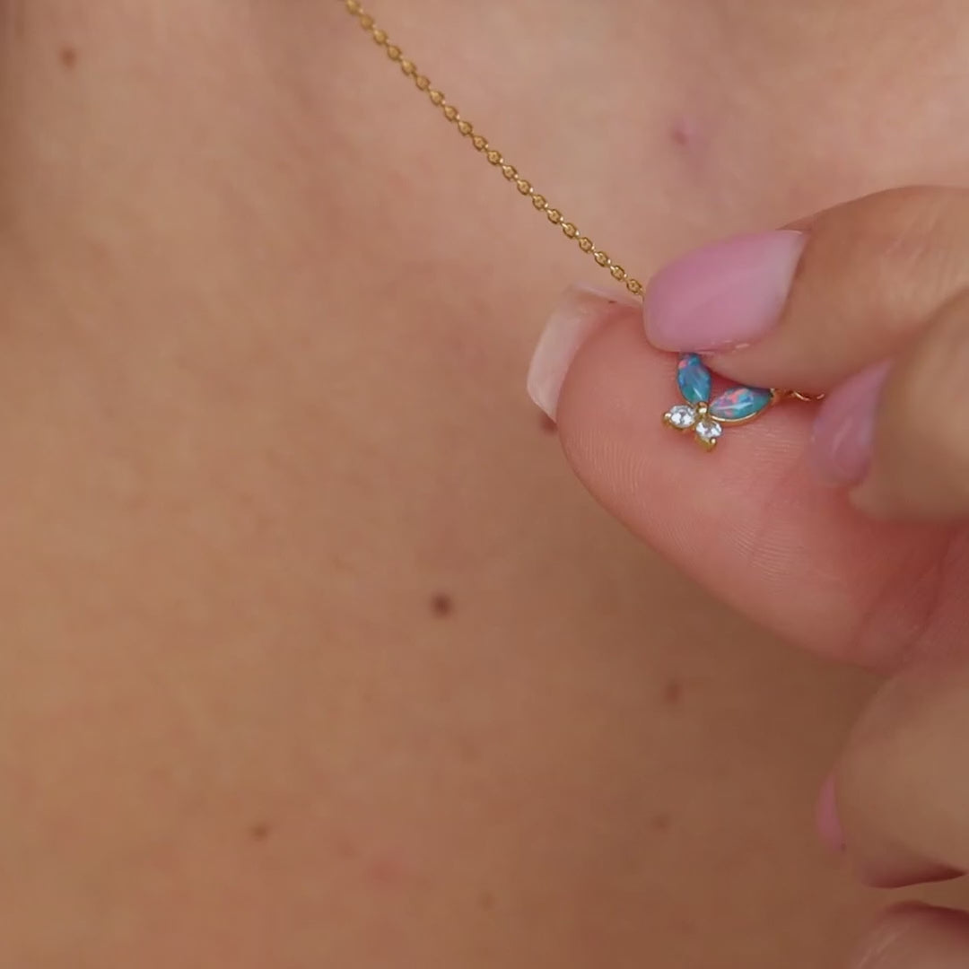 Collier papillon opale bleue