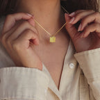 Collar con etiqueta pequeña Carrie 