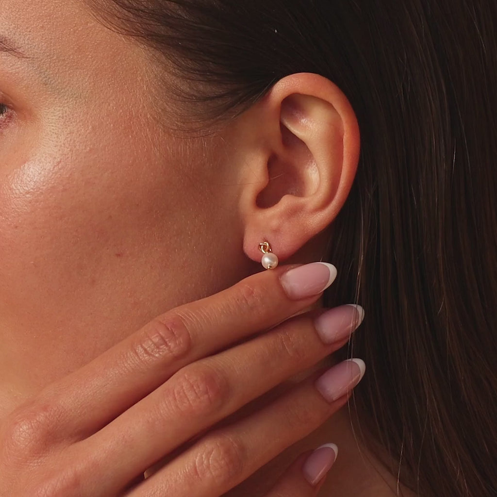 Ensemble collier et boucles d'oreilles en perles à nœud