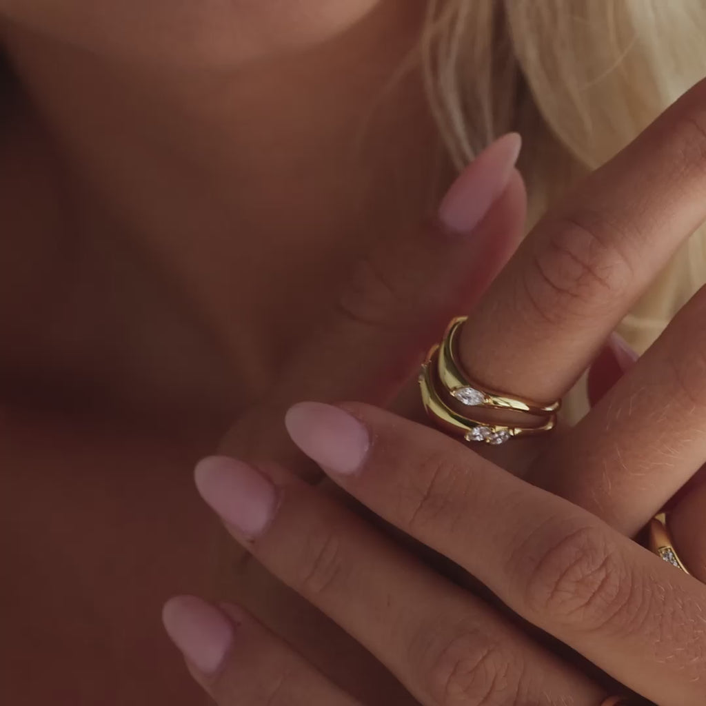 Zen Diamond Curve Ring