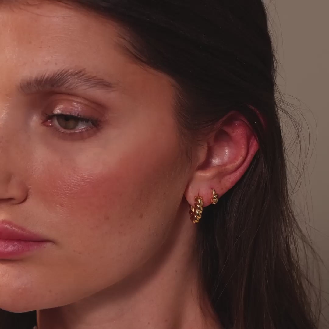 Sculpted Twist Hoops in 18K Gold