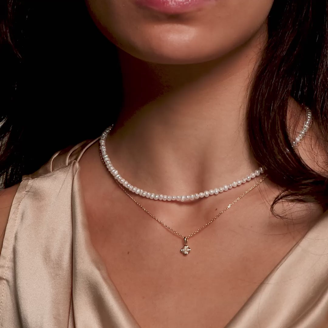 Rounded Pearl Flower Necklace