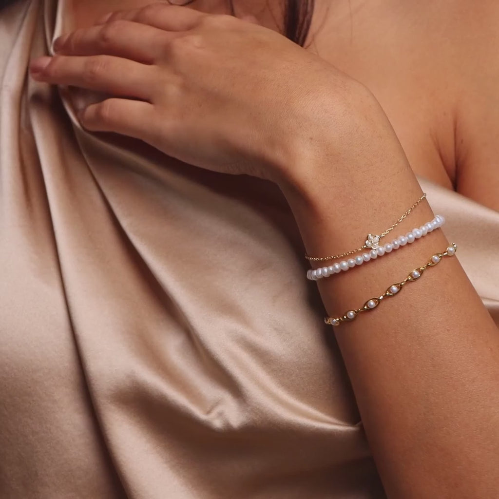 Rounded Pearl Flower Bracelet in 18K Gold